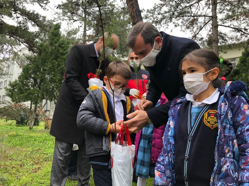 Başkan Mustafa Işık : '' Tüm çocuklarımızın bir orman gibi yeşermelerini dilerim''