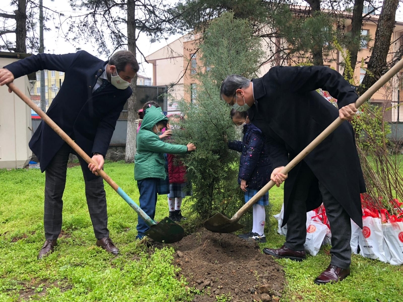 Başkan Mustafa Işık : '' Tüm çocuklarımızın bir orman gibi yeşermelerini dilerim''