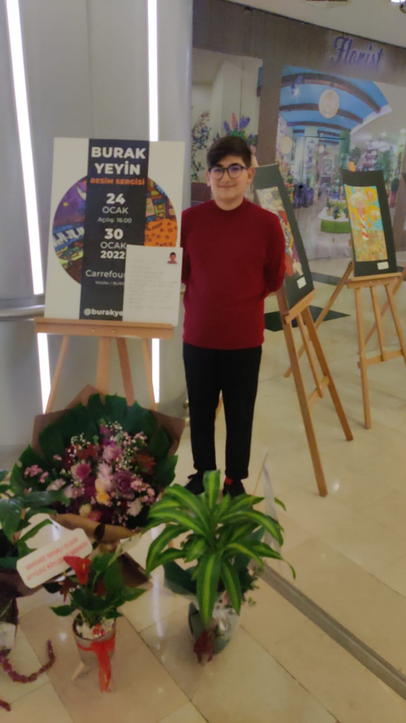 Küçük ressam Burak Yeyin, karma resim sergisini Bursa'da açtı