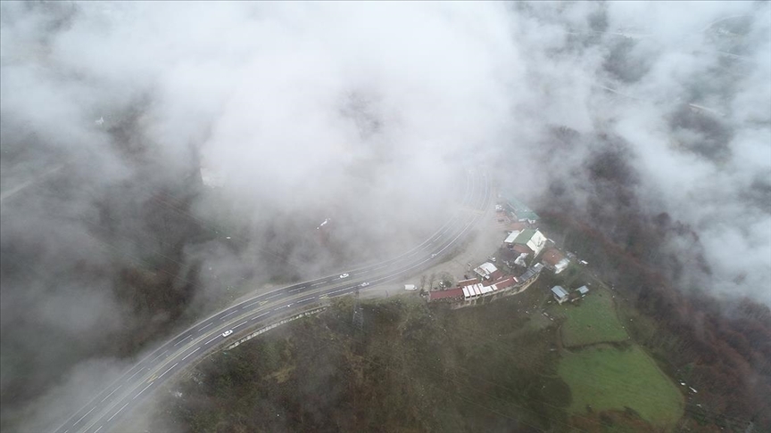 Bolu Dağı'nda yoğun sis etkili oluyor
