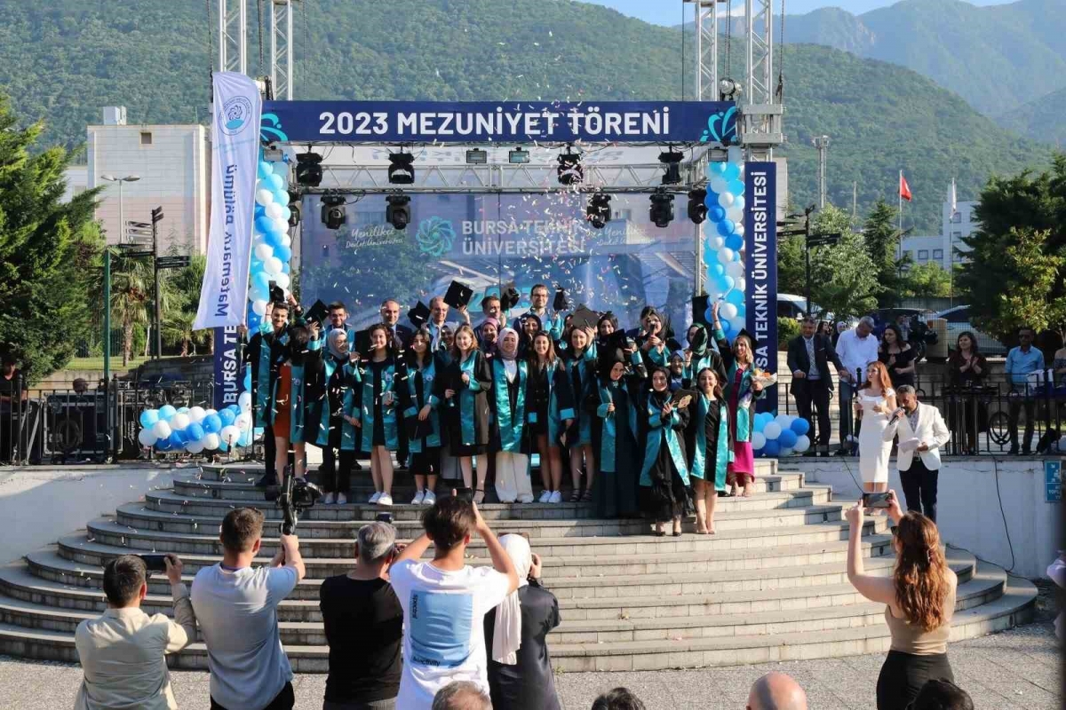 Bursa Teknik Üniversitesi, 2023 mezunlarını uğurladı