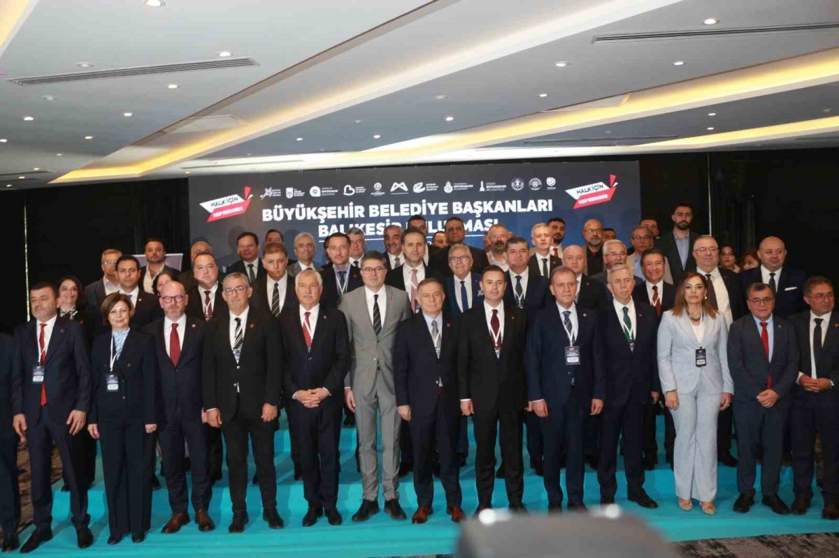 CHP’li Büyükşehir Belediye Başkanları Balıkesir’de buluştu
