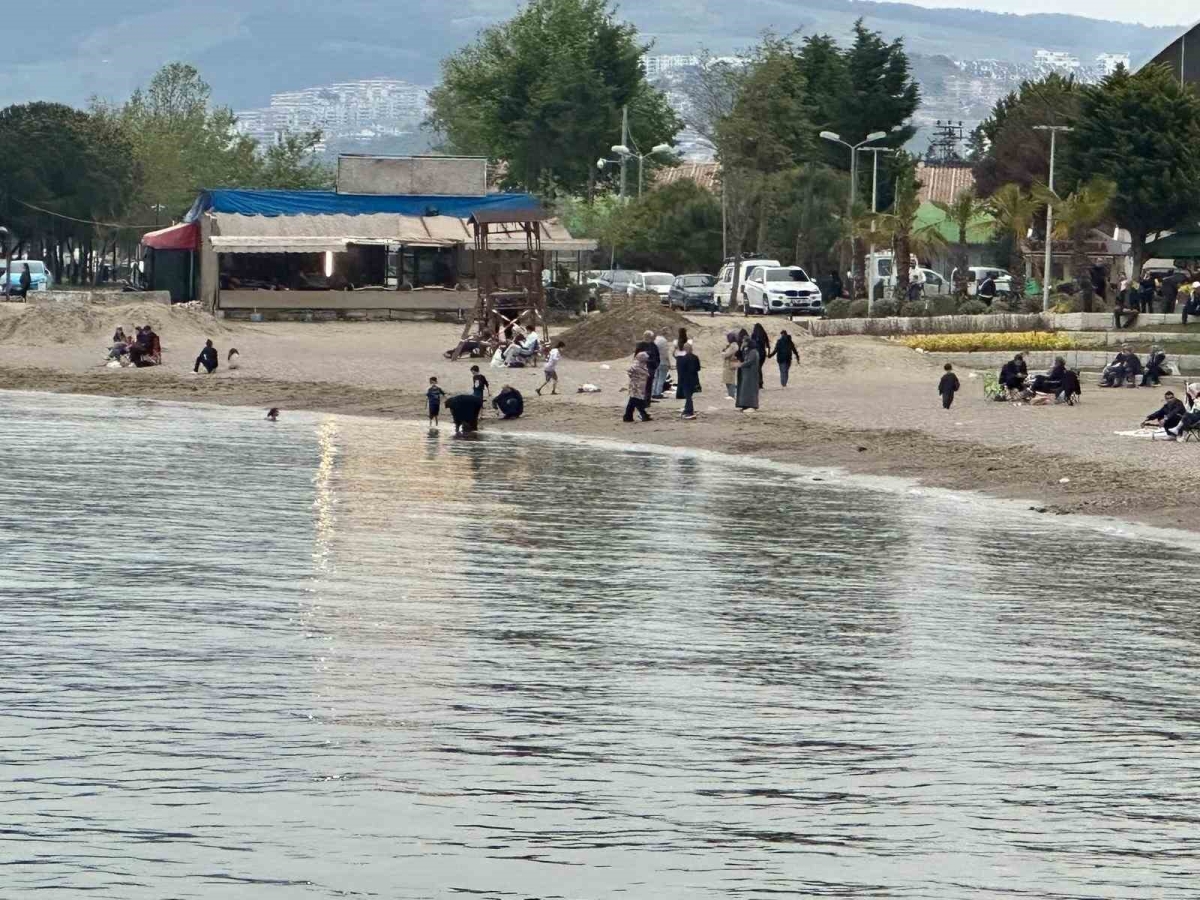 Bursa’da deniz suyu ısınmadı ama yüzme sezonu açıldı
