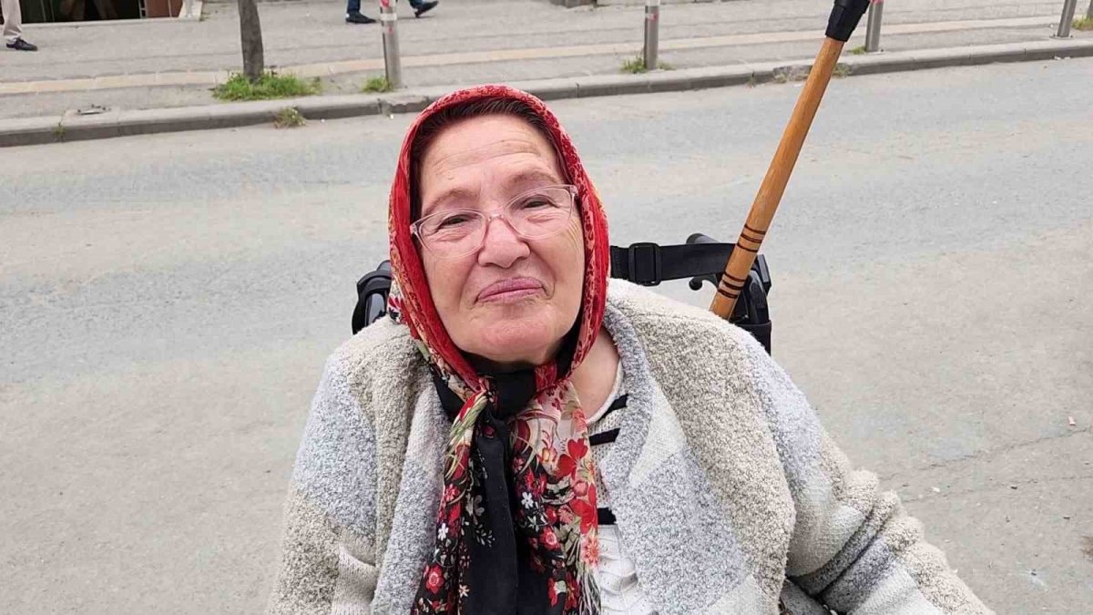 Markete giremeyen yaşlı kadın engelli rampası yapılmasını istedi
