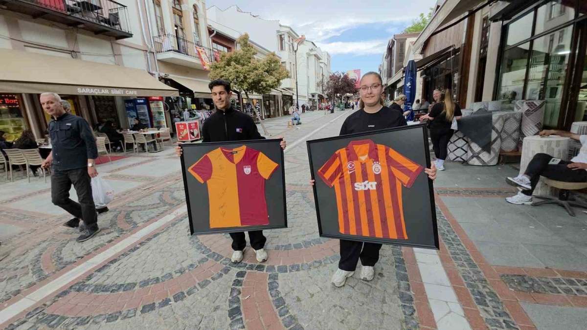 İmzalı formalar evin en özel köşesinde yer alacak
