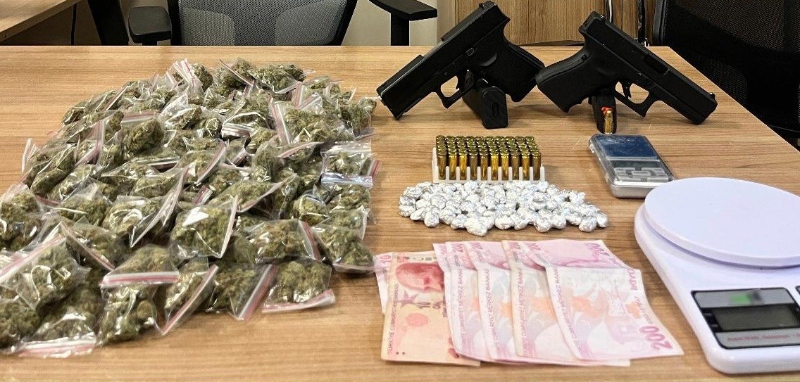 Esenyurt’ta nefes kesen uyuşturucu operasyonu: 450 gram uyuşturucu ele geçirildi

