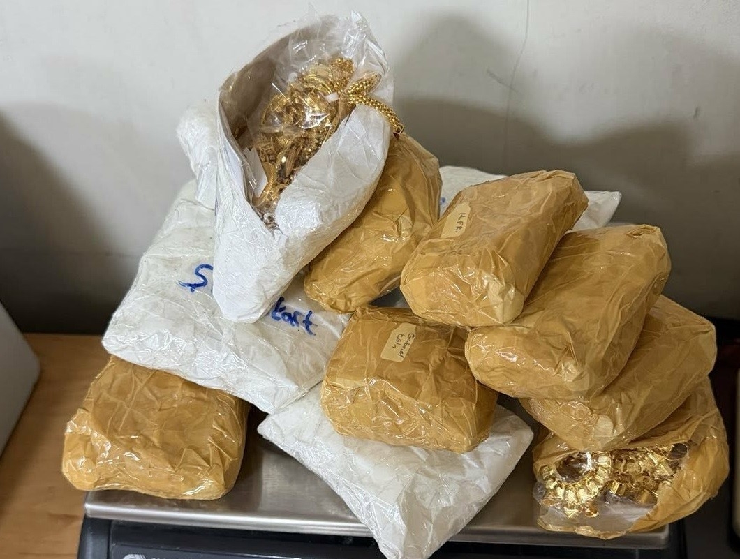 Otomobilin gösterge panelinden gizli kasa çıktı: 3,2 kilogram altın ele geçti
