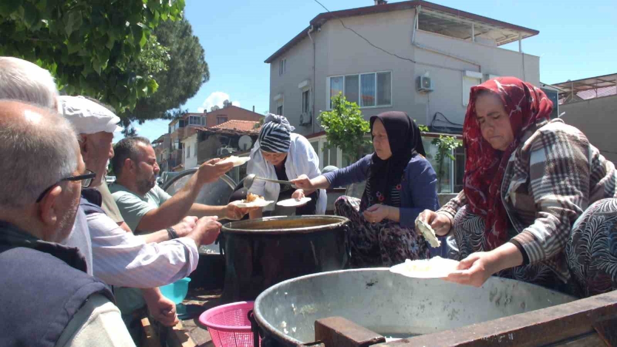 Balıkesir’de 30 yıllık mahalle hayrı yapıldı
