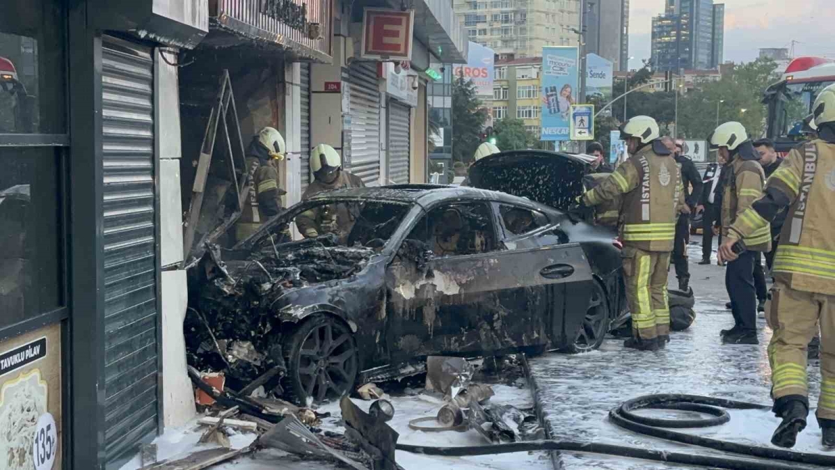 Şişli’de lüks araç dükkana girdi: 2 yaralı
