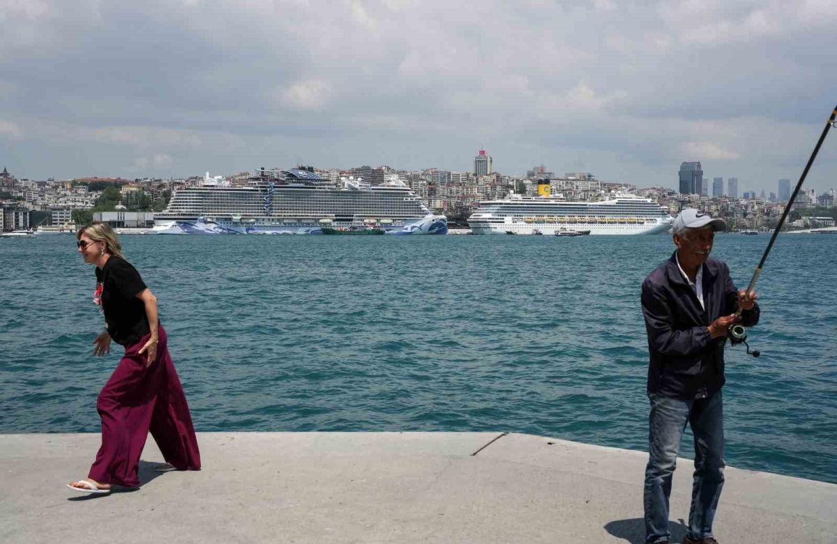 İstanbul’da dev kruvaziyer yoğunluğu havadan görüntülendi

