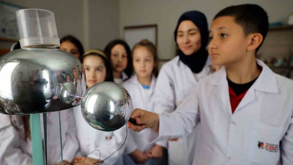 Başiskele Çocuk Üniversitesi 600 özel yetenekli öğrenciyi geleceğe hazırlıyor
