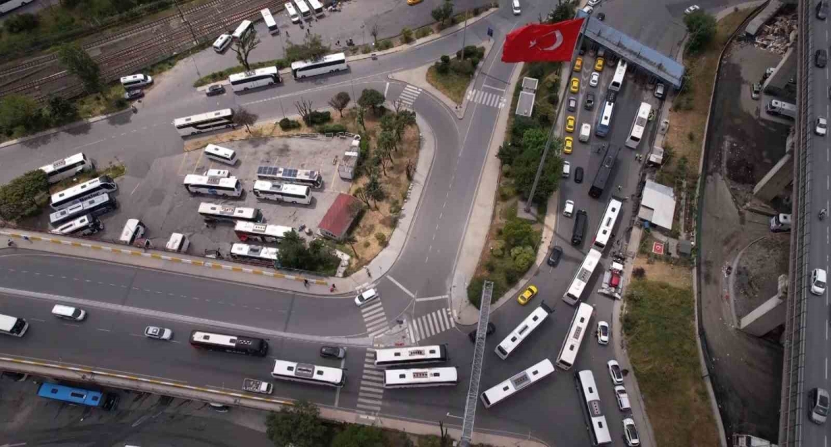 15 Temmuz Demokrasi Otogarı’nda bayram yoğunluğu havadan görüntülendi
