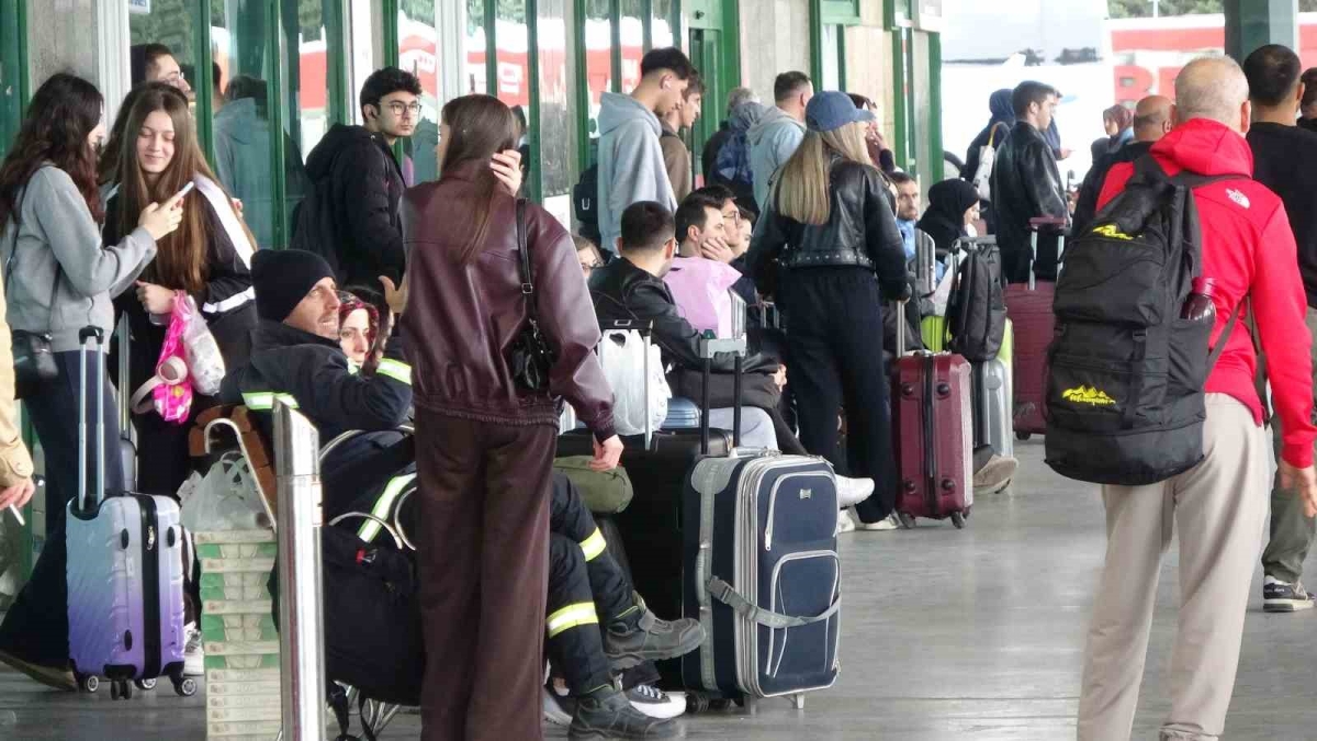 Kocaeli’de otogarda bayram yoğunluğu: Biletler tükenmiş durumda
