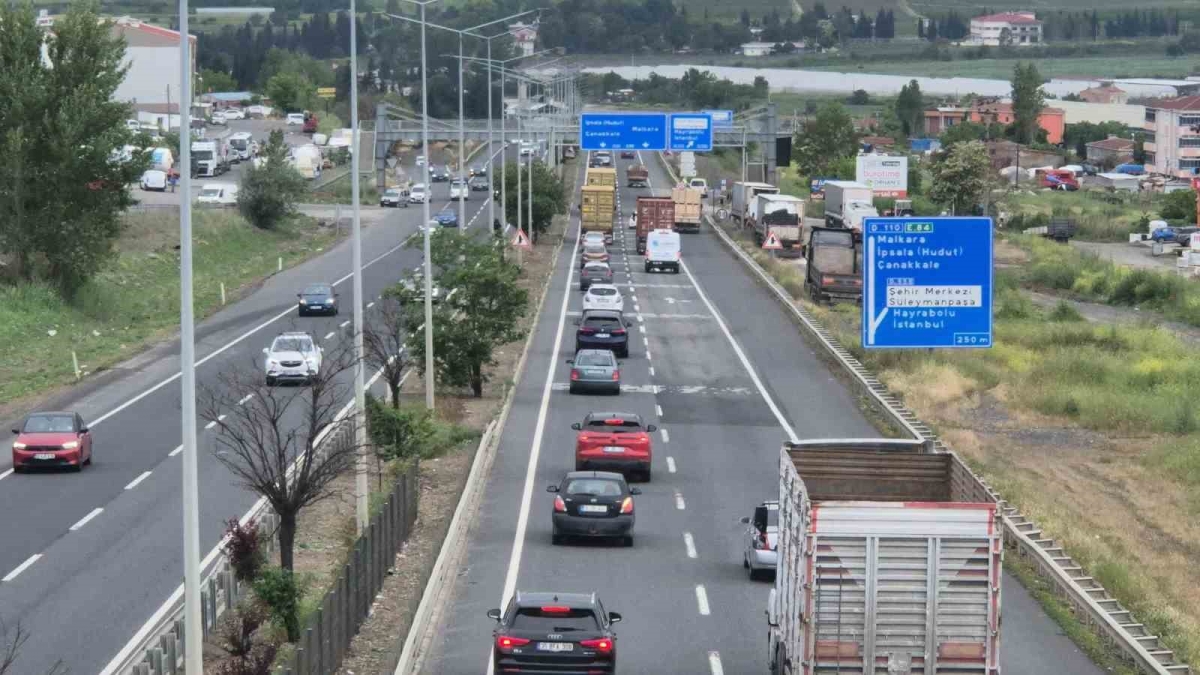 İstanbul-Tekirdağ yolunda bayram yoğunluğu
