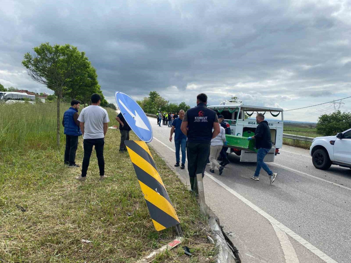 Çanakkale’de iki otomobil çarpıştı: 2 ölü, 3 yaralı
