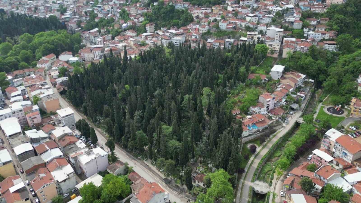 Bursa’da mezarlıklar bayrama hazır
