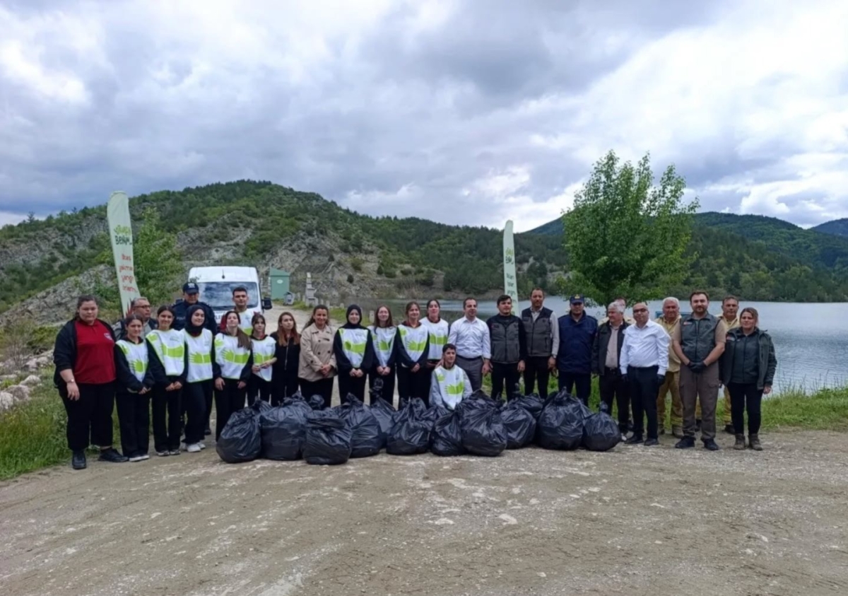 Süzmen Gölet’inde poşet poşet çöp toplandı
