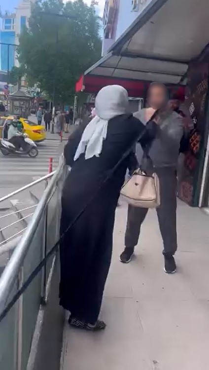 Kocamla ilişkin var dedi, genç kızı defalarca bıçakladı
