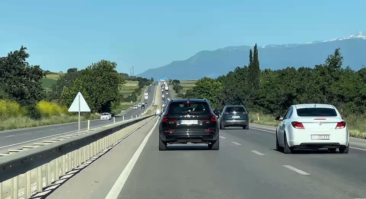 Dönüş yoğunluğu başladı, Bursa yolunda uzun kuyruklar oluştu

