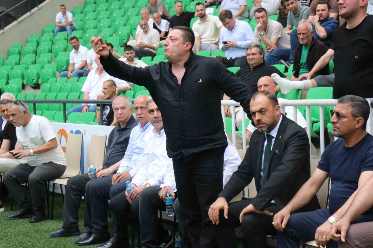 Sakaryaspor kongresinde arbede: Seçim ertelendi
