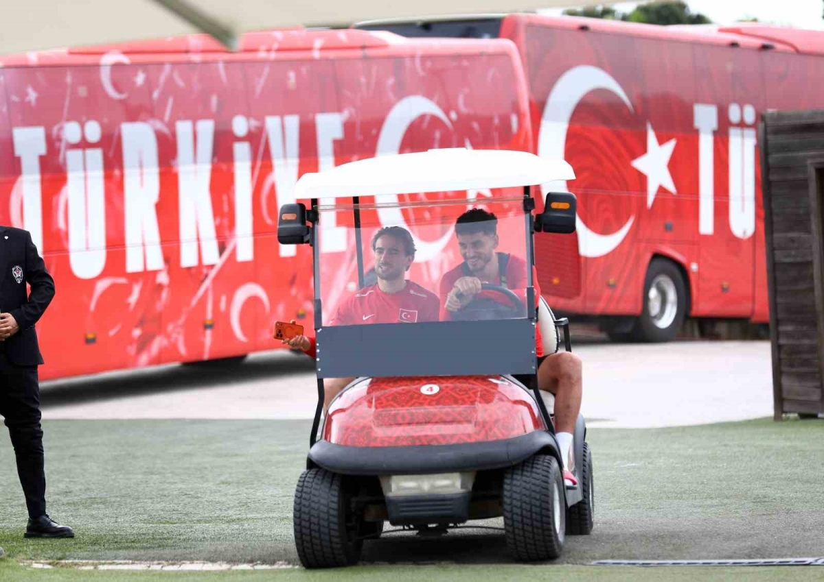 A Milli Futbol Takımı, Kuzey Makedonya maçı hazırlıklarını tamamladı
