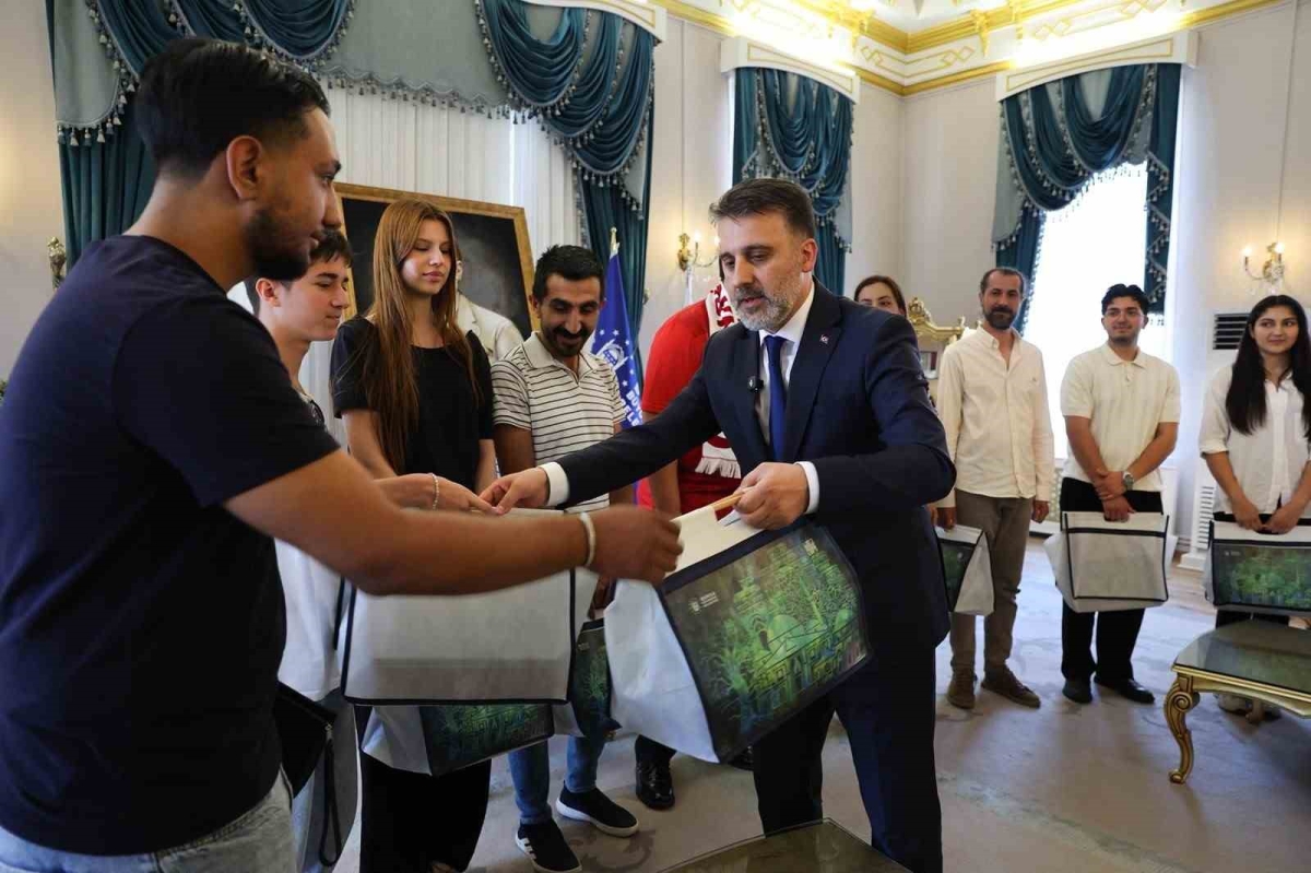 Başkan Vekili Biba, şampiyon marşın bestecilerini ağırladı
