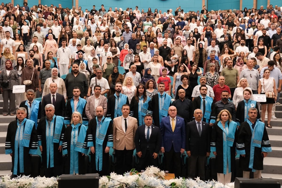 Balıkesir MYO’da mezuniyet töreni düzenlendi
