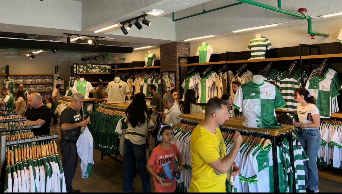 Bursaspor formalarına taraftardan yoğun ilgi
