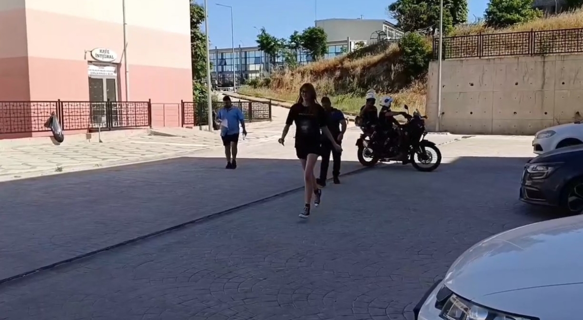 Kimliğini evde unutan YKS adayının yardımına Yunus polisleri yetişti
