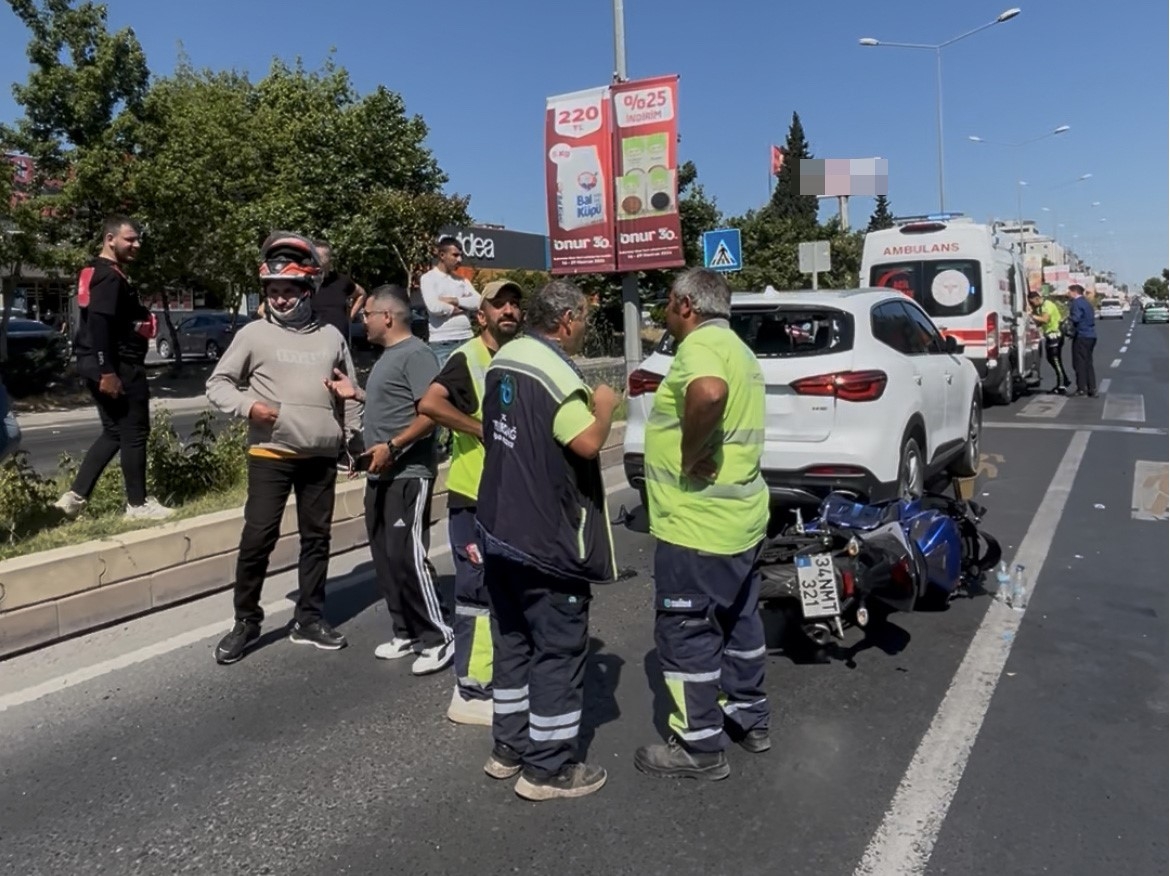 Tekirdağ’da motosiklet yayaya yol veren araca çarptı
