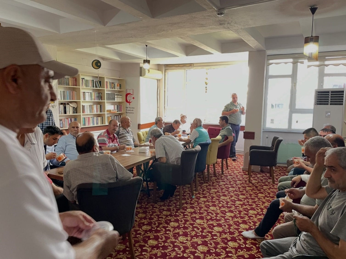 Burhaniye’de geleneksel aşure hayrı ilgi gördü

