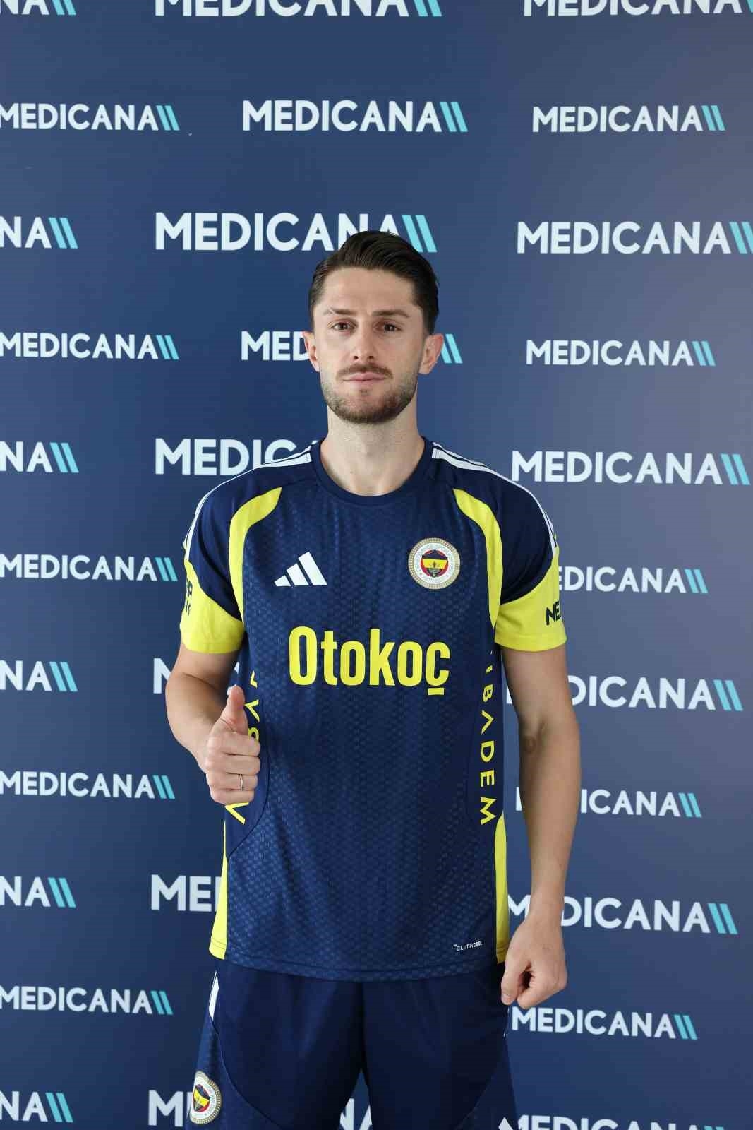 Fenerbahçe’de milli futbolcular sağlık kontrolünden geçti
