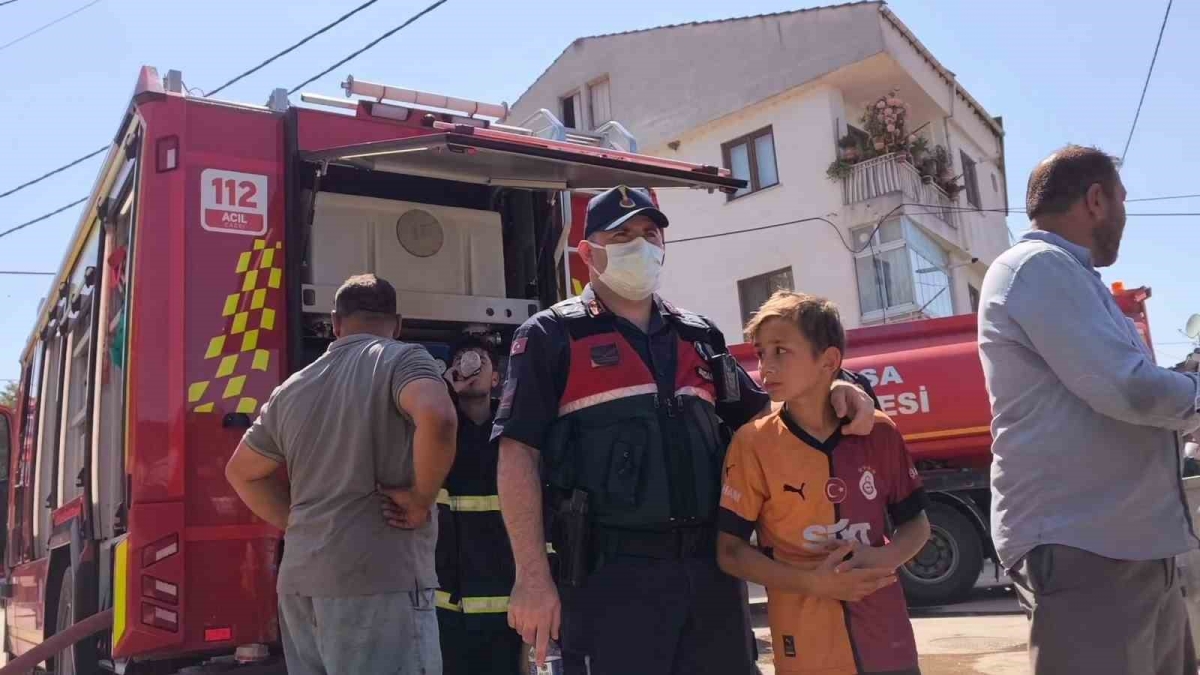 İnegöl’de yumurta deposunda yangın: Minik Huzeyfe’nin gözyaşları yürek burktu
