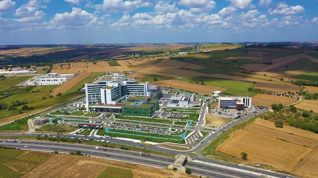 Tekirdağ’da Şehir Hastanesi ulaşımını rahatlatacak köprülü kavşakta önemli aşama
