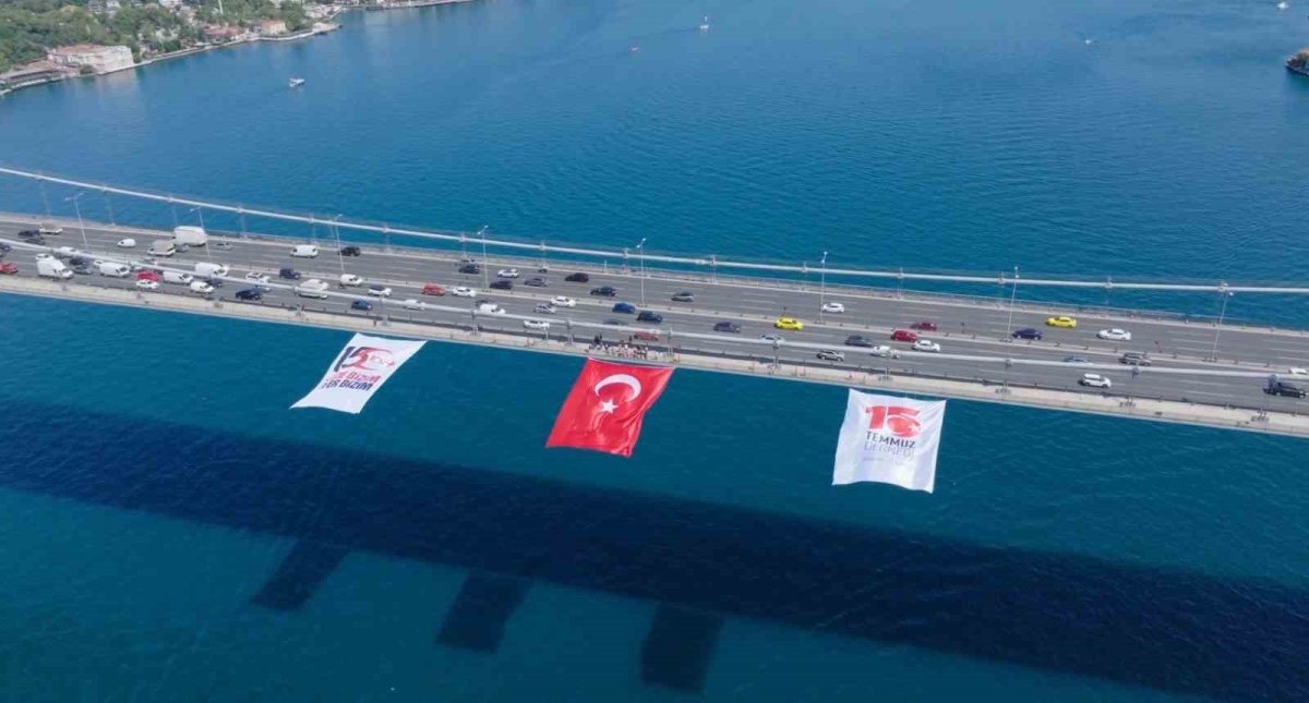 15 Temmuz’un sembolü Kırmızı Beyaz: 5 dev köprü Türk bayraklarıyla donatıldı
