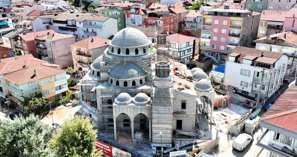 Kuruçeşme Merkez Cami gün sayıyor
