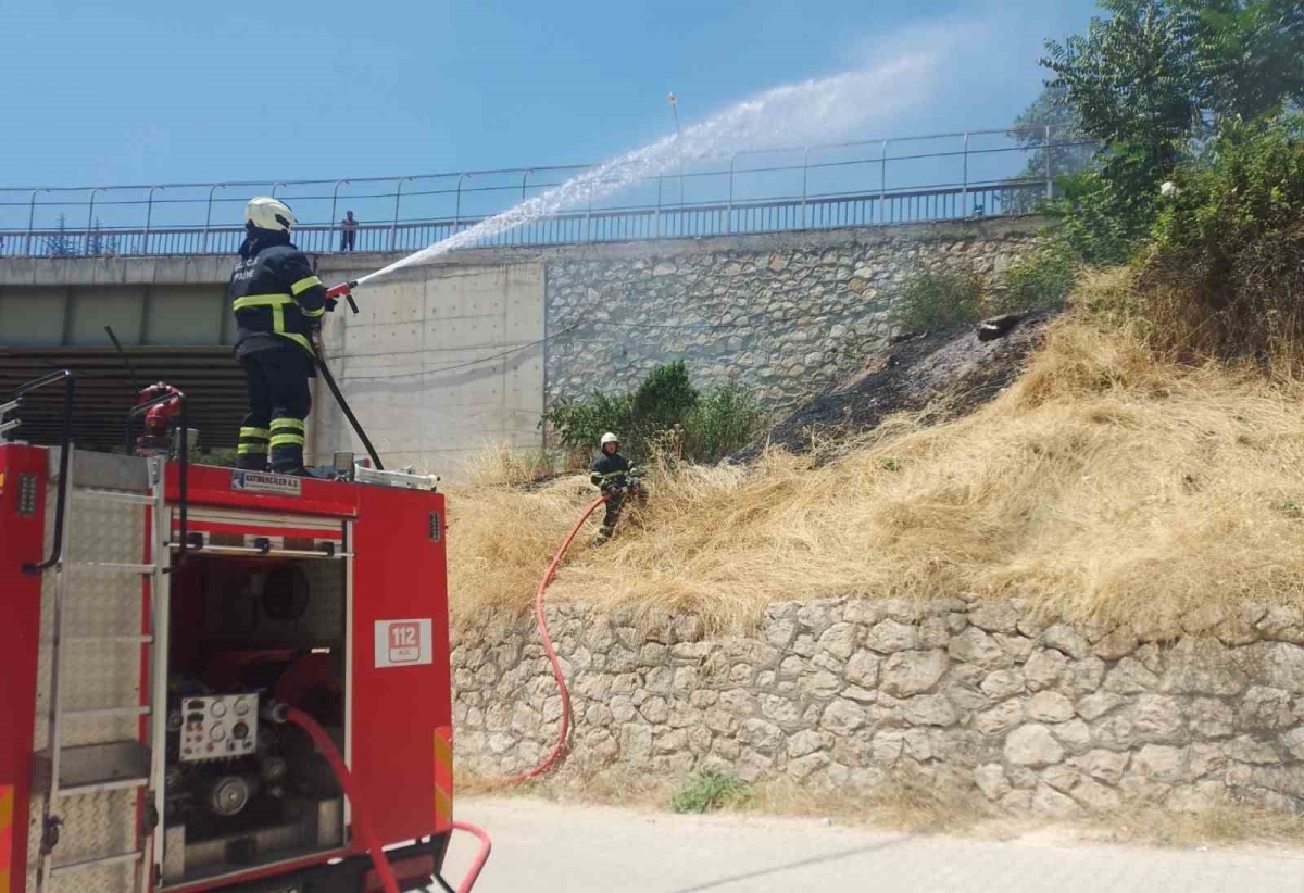 Hamsu Köprüsü’nde çıkan yangın söndürüldü
