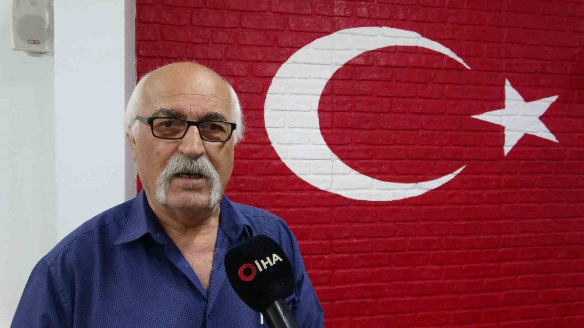 Deprem bölgesine iş makinesini yetiştirmek için 9 saatte Elbistan’a ulaşan tır şoförü konuştu: 