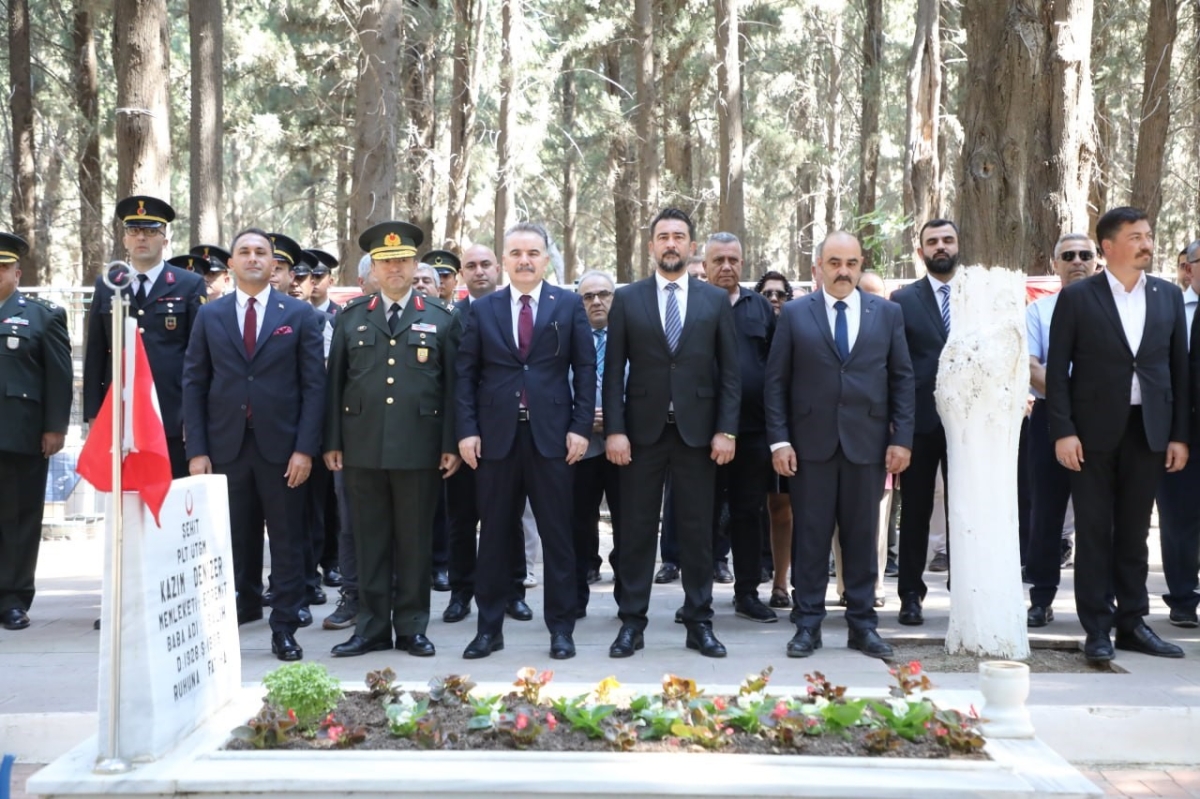 Edremit’te 15 Temmuz şehitleri dualarla anıldı
