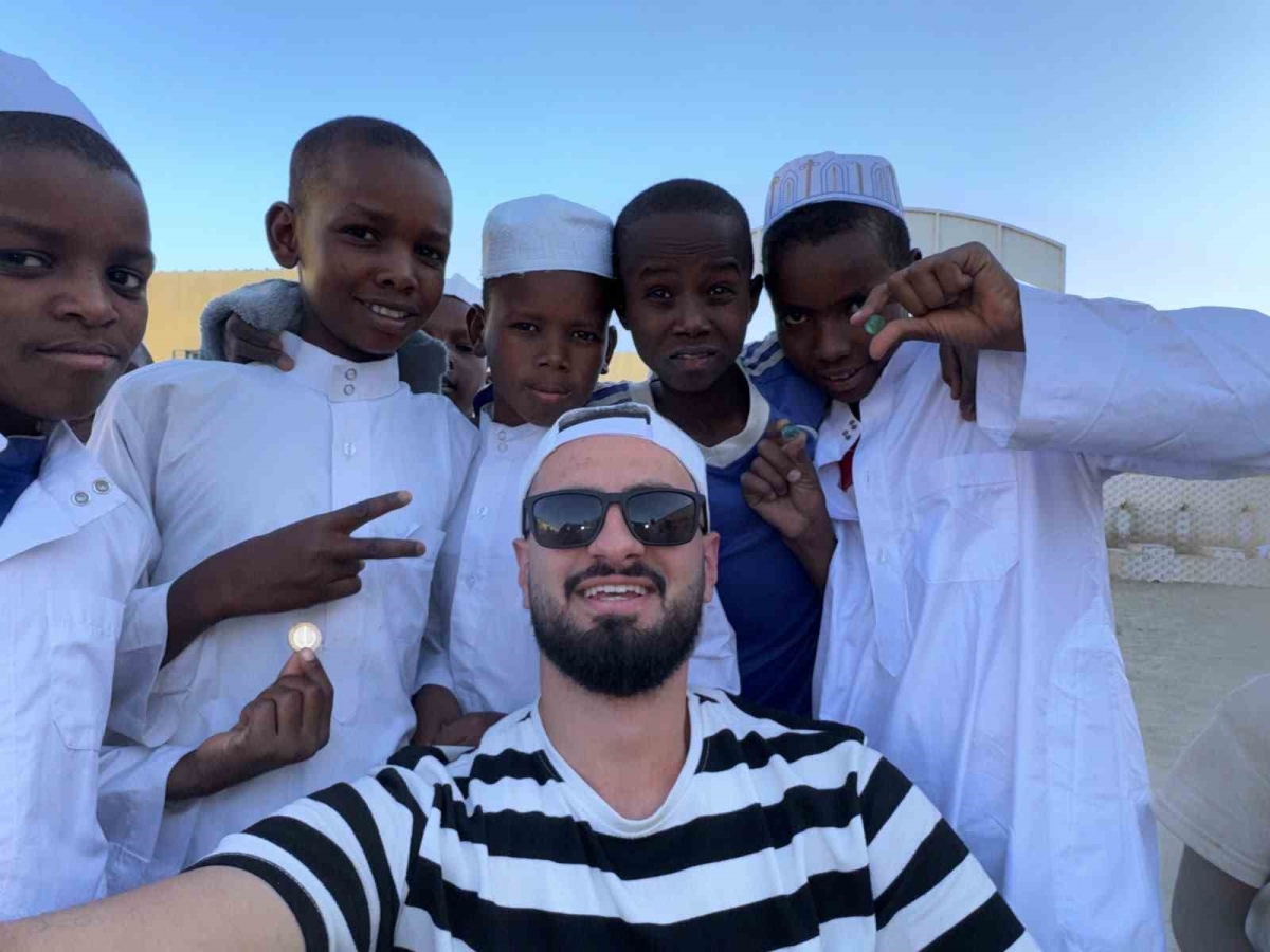 UKABDER gönüllüsü Afrika’da yetimlere abi oldu
