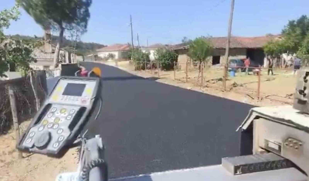 Yenice’de köy yollarında sıcak asfalt dökme çalışmaları hız kesmeden devam ediyor
