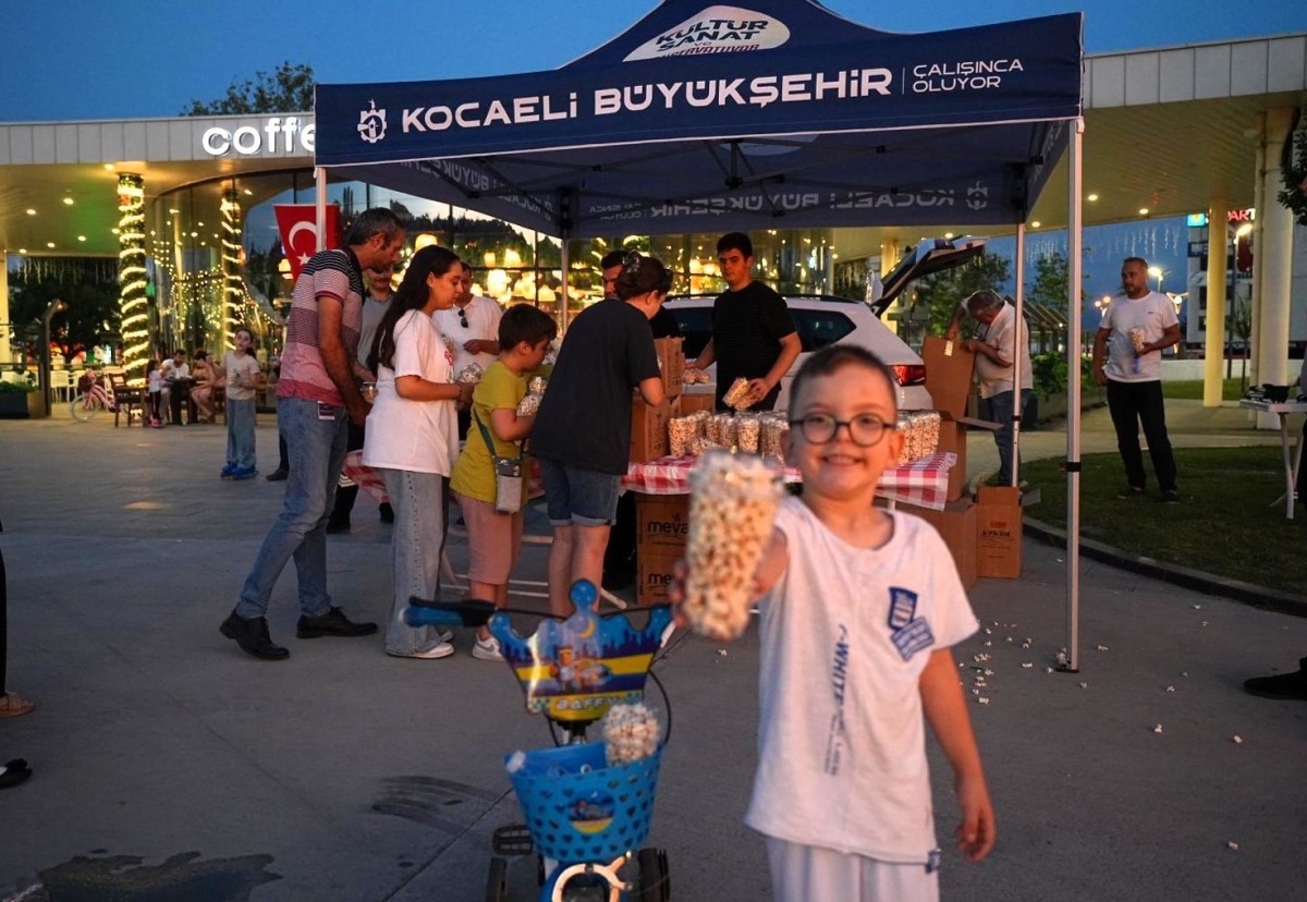 Kocaeli’de yaz akşamları müzik ve sinema rüzgarıyla renklendi
