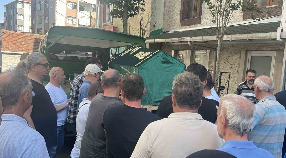 Haliç’te denize düşerek hayatını kaybeden tekne personeli son yolculuğuna uğurlandı
