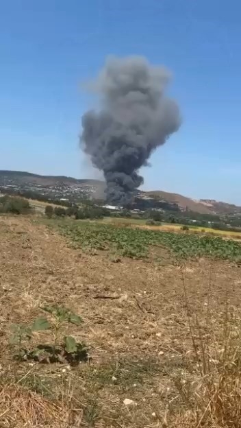 Çatalca’da bulunan bir  iş yerinde yangın çıktı. Olay yerine çok sayıda itfaiye ekibi sevk edildi.

