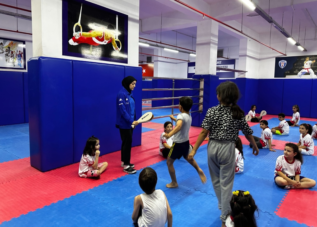 Kağıthane Belediyesi’nin düzenlediği Yaz Spor Okulları’nda eğitimler hızla devam ediyor

