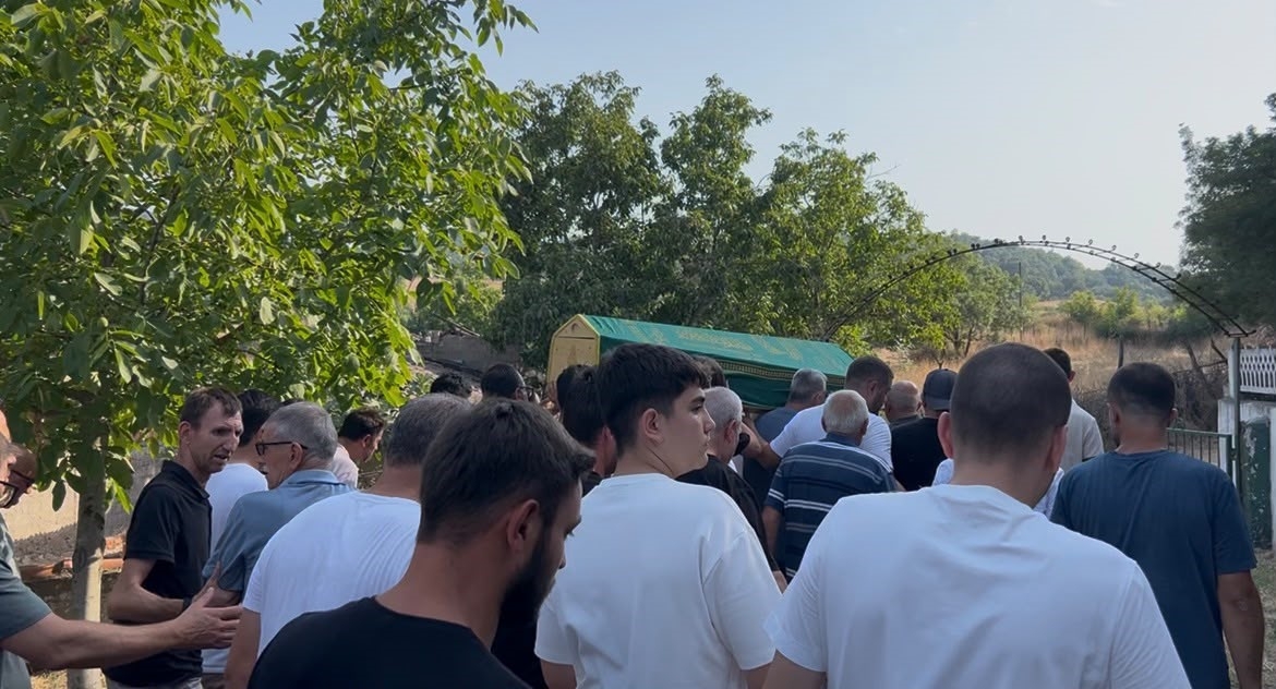 Esenyurt’ta 16. kattan düşen genç, Biga’da son yolculuğuna uğurlandı
