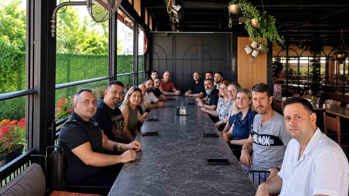 Bandırma’da klinisyen veteriner hekimler mesleki istişare toplantısında buluştu
