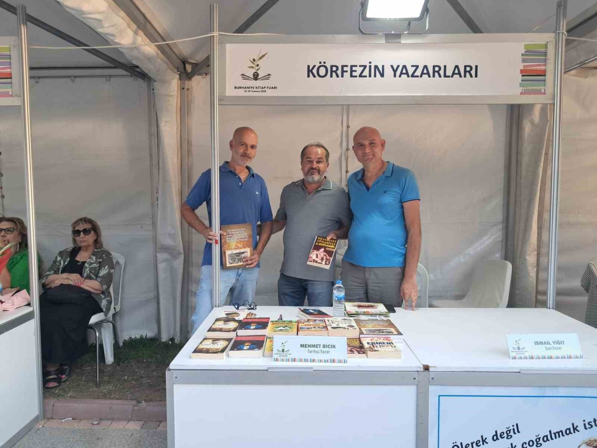 Burhaniye’de Tarihçi Yazar Bicik, okurları ile buluştu
