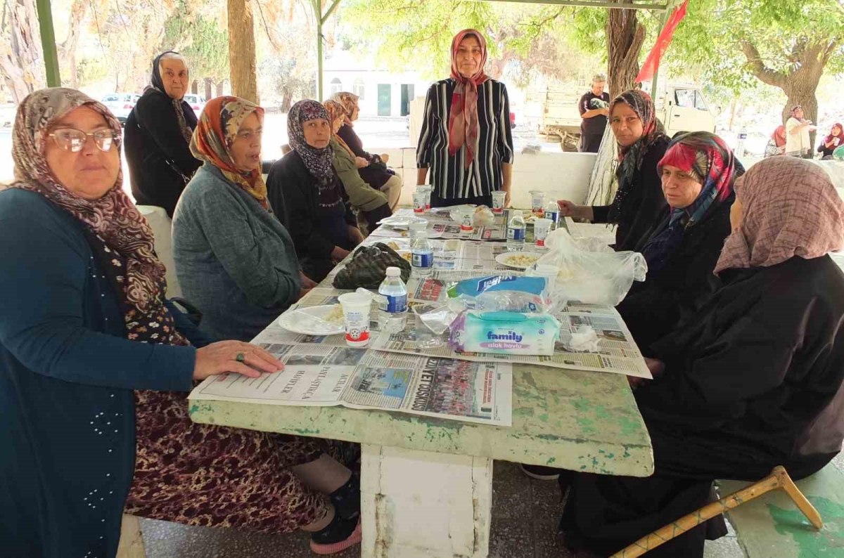 Burhaniye’de Sinan Dede Türbesi binlerce kişinin ziyaret yeri oldu
