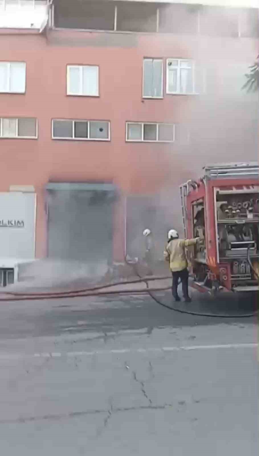 Pendik’te 7 katlı binada yangın paniği
